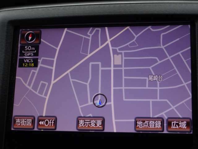トヨタ純正HDDナビが装着されております。機能も豊富でフルセグ地デジTVやDVD再生機能やミュージックサーバー機能やBluetooth機能など機能豊富です。