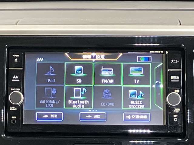 日産純正SDナビ（MM318D-W）です。クリアな画質を楽しんでいただけるフルセグ地デジTVなど、書ききれないほどの機能が満載です。