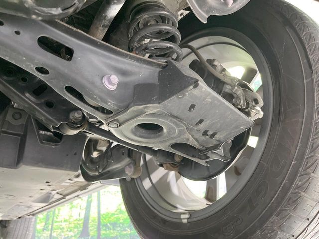 お車を安心してお乗りいただく為には、足回りの定期点検が欠かせません。サービスサポート（有償保証）では無料点検もご提供しており、安心のカーライフをお過ごしいただけるサポート体制が整っています。