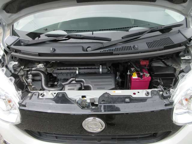 エンジンルームも綺麗に洗浄してから納車致します。普段あまり見ることが無い箇所だからこそ綺麗だと感動しますよね（＊´▽｀＊）