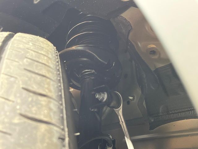 お車を安心してお乗りいただく為には、足回りの定期点検が欠かせません。サービスサポート（有償保証）では無料点検もご提供しており、安心のカーライフをお過ごしいただけるサポート体制が整っています。