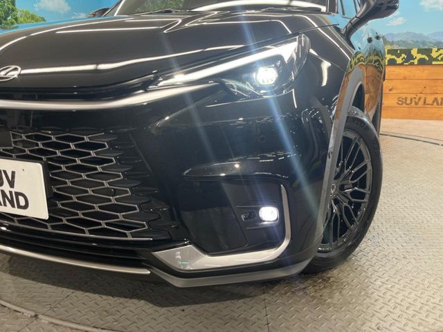 【LEDヘッドライト】悪天候や夜間走行時も良好な視界を確保し安心して運転できる高輝度LEDヘッドライトを装備！点灯速度が早く、消費電力も抑えられています。