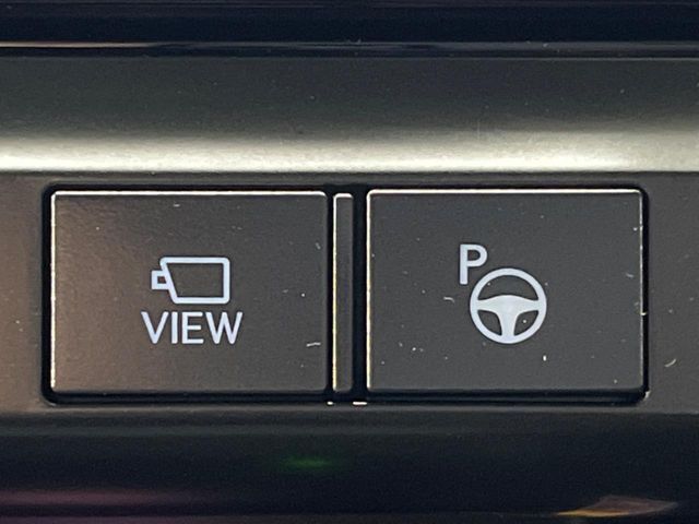 【リモート機能つきアドバンスドパーク】専用スマートフォンアプリの使用で、車外から遠隔駐車・出庫が可能な先進機能。広い場所で乗り降りしたい時に便利です♪