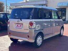 お車もやっぱり足元が大事です！タイヤの溝もしっかりあります！タイヤもホイールもきれいに磨いてからご納車させて頂いてます☆