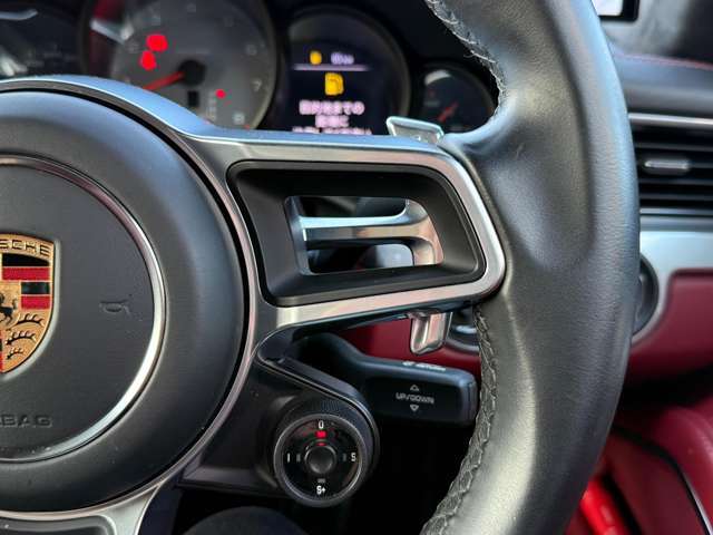 LIBERALAでは多種多様の車種をご用意させていただいております。お客様がご納得いくまで、そのお車の持つ特性を五感すべてで感じ取っていただける場をご提供します。