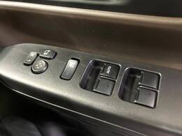 【電動格納ミラー】サイドミラーは電動格納式となっており、狭い駐車場でもキズがつくリスクを抑えられます。