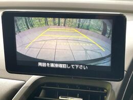 【バックカメラ】駐車時に後方がリアルタイム映像で確認できます。大型商業施設や立体駐車場での駐車時や、夜間のバック時に大活躍！運転スキルに関わらず、今や必須となった装備のひとつです！