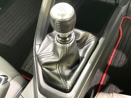 【フロア6速MT】走りの6速MT！！スポーティーな走行をお楽しみいただけます♪