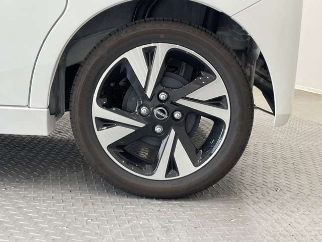 ■鈑金修理■☆キズ、へこみ等の修理もサコダ車輌にお任せください☆代車、レンタカーも豊富に揃えております☆お困りの際はぜひ一度ご相談下さい☆