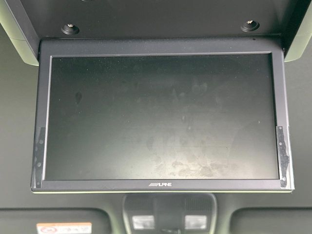 【8型マツダコネクトナビ】車内の雰囲気にマッチした一体型タイプのナビ。各種車輌設定やBluetooth再生等、様々な機能が楽しめます。直感的なダイヤル操作が可能で、使い勝手も良好です。