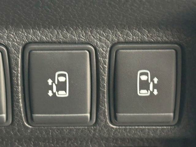 今やミニバンの定番装備となりつつある【両側電動スライドドア】。両側のスライドドアを電動で作動してくれます。