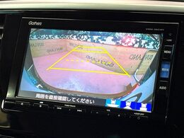 【バックカメラ】駐車時に後方がリアルタイム映像で確認できます。大型商業施設や立体駐車場での駐車時や、夜間のバック時に大活躍！運転スキルに関わらず、今や必須となった装備のひとつです！