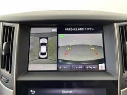 【アラウンドビューモニター】まるでクルマを真上から見下ろしたかのような視点で駐車をサポートします！クルマの斜め後ろや真横など、前後左右の4つのカメラの映像が合成されて、モニターに映し出されます。