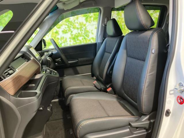 WECARSでは各商談席に大型モニターをご用意しております！見やすい大画面でゆったりと全国の在庫をご覧いただけます！是非ご来店お待ちしております！