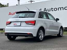 18年モデル　15AW　コーナーセンサー　シートヒーター　オートエアコン　MMIナビゲーション　キセノンヘッドライト　スマートキー