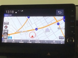 アップルカープレイアンドロイドオート対応。ギャザズナビ搭載です。知らない道も安心ですね！