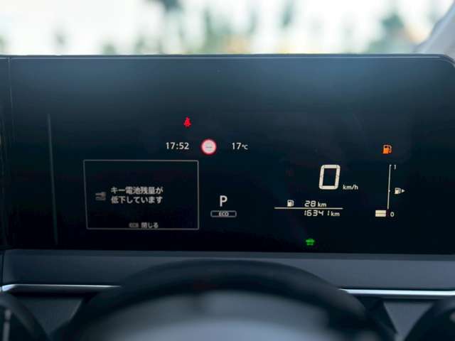☆雨が降ってても大丈夫☆今日は休みだ！車を見に行こう！と思っても雨が降ったりしてると困っちゃいますよね。当店は屋内でお車を見る事が出来ます。晴れの日も雨の日も、いつでも見に来てくださいね。