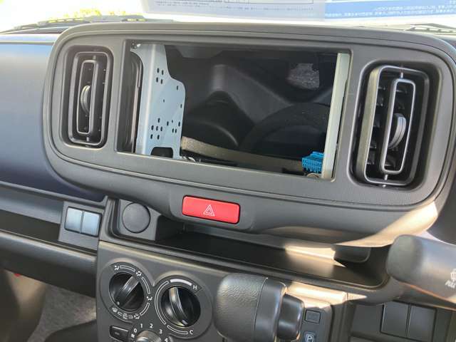 もちろん自動車保険も取り扱っております。保険の切り替えや更新もお気軽にお問い合わせください。