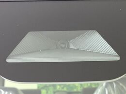 【ホンダセンシング】走行中に前方の車両等を認識し、衝突しそうな時は警報とブレーキで衝突回避と被害軽減をアシスト。より安全にドライブをお楽しみいただけます。