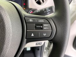 【アダプティブクルーズコントロール】高速道路での長距離走行が楽に！！自動で速度を保つクルーズコントロールが、衝突軽減システムと連携し、前方の車両を感知して車間を保つように速度調節してくれます！！