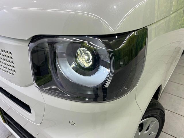 【LEDヘッドライト】悪天候や夜間走行時も良好な視界を確保し安心して運転できる高輝度LEDヘッドライトを装備！点灯速度が早く、消費電力も抑えられています。