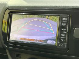 【バックカメラ】駐車時に後方がリアルタイム映像で確認できます。大型商業施設や立体駐車場での駐車時や、夜間のバック時に大活躍！運転スキルに関わらず、今や必須となった装備のひとつです！