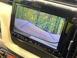 【バックカメラ】駐車時に後方がリアルタイム映像で確認できます。大型商業施設や立体駐車場での駐車時や、夜間のバック時に大活躍！運転スキルに関わらず、今や必須となった装備のひとつです！