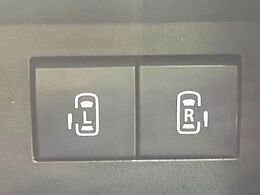 【両側パワースライドドア】スマートキーや運転席のスイッチで後席両側スライドドアの開閉が可能♪電動だから力を入れてドアを開ける必要が無く、小さなお子様でも簡単に開け閉めでき快適です♪