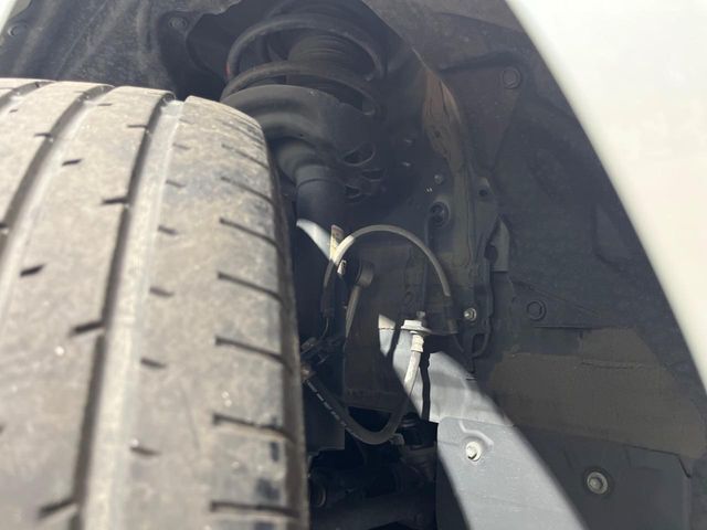 お車を安心してお乗りいただく為には、足回りの定期点検が欠かせません。サービスサポート（有償保証）では無料点検もご提供しており、安心のカーライフをお過ごしいただけるサポート体制が整っています。