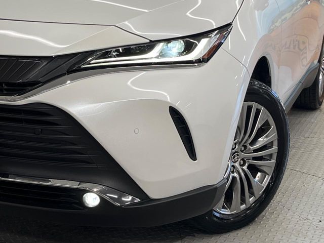 【LEDヘッドライト】悪天候や夜間走行時も良好な視界を確保し安心して運転できる高輝度LEDヘッドライトを装備！点灯速度が早く、消費電力も抑えられています。