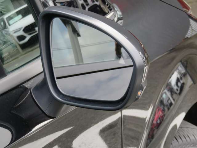 後側方車両検知装置付き　車両が接近するとミラーのランプで確認出来ます。