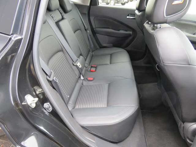 後部座席も使用感が少なくきれいです☆