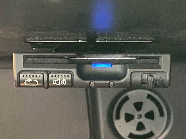 【ETC車載器】を装備しておりますので、ご納車直後からの遠距離ドライブも可能です。土日の利用料金の割引や、朝夕の通行料金を割引料金にて高速道路をご利用いただけます。