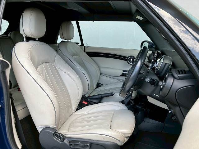 車内もキレイで嫌な臭いもありません！ご納車後の臭いが付きにくくなる「空気触媒コーティング」もご用意しております。愛車を大切に乗って頂く、お子様がいらっしゃるお客様にご好評いただいております。