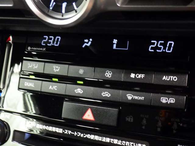 運転席・助手席・独立型オートエアコン。運転手とパートナー別々の温度設定が出来快適なドライブが楽しめます！！