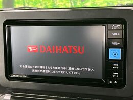 【メーカー純正ナビ】インテリアに溶け込むスタイリッシュな「専用設計」メーカーナビを装備♪視認性や操作性など基本性能にも優れ、より上質なカーライフをお楽しみいただけます。