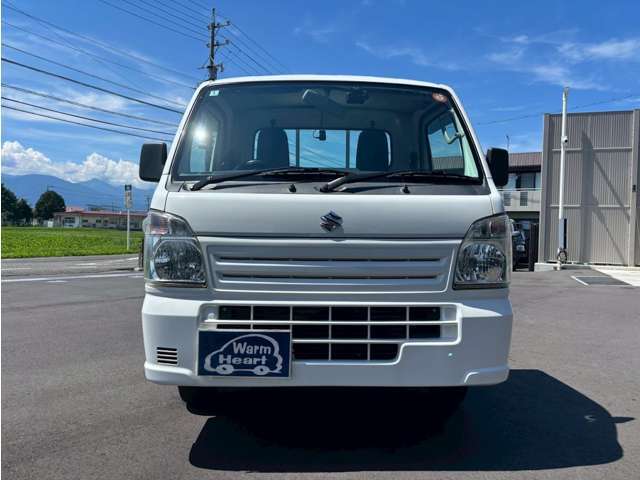 入庫時に試走行及び点検確認を行っておりますが、さらに納車前には自社工場にて充実した点検整備消耗品などの部品交換、油脂類の交換等など、当社自慢の職人気質の整備士がきっちり整備いたしますのでご安心下さい。