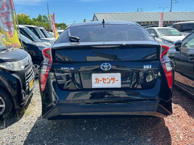 納車前の点検整備やアフターサービスもお任せください。経験豊富な国家資格を持った整備士がお客様のお車と真剣に向き合い、誠心誠意のメンテナンスを施します。安心してお乗りいただけます。
