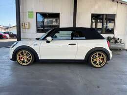 クーパーSですが前後JCWブレーキキット付いてます