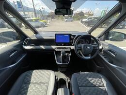 こちらインパネ全体の写真になります。納車はおおむね2週間程度（必要書類の状況により）で行っております。人気の車両になりますので、お早目のご検討をおすすめします。当店自慢の一台です！