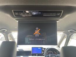 こちら後席周りの装備の写真です。動作に問題はなく、しっかり作動します。車によっては様々な機能が多数付いている車もありますので、長距離ドライブも快適に過ごせます。早目のご検討よろしくお願いします。