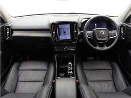 Google搭載/ETC2.0/360度カメラのフルセット搭載。9インチ・タッチスクリーン式センターディスプレイと、モード選択式の12.3インチデジタル液晶ドライバー・ディスプレイを装備。