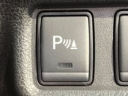 【クリアランスソナー】バンパーに付いたセンサーが障害物を検知！一定の距離に近づくとアラートで教えてくれます♪狭い駐車スペースや車庫入れ時も安心ですね☆