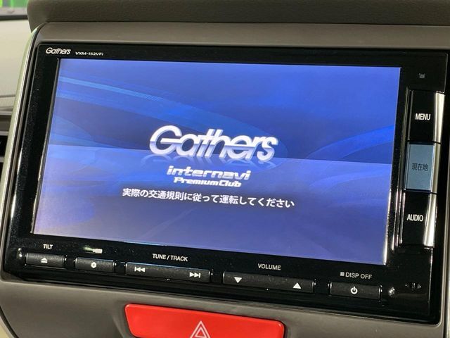 【純正ナビ】人気の純正ナビを装備。オーディオ機能も充実しており、Bluetooth接続すればお持ちのスマホやMP3プレイヤーの音楽を再生可能！毎日の運転がさらに楽しくなります！！
