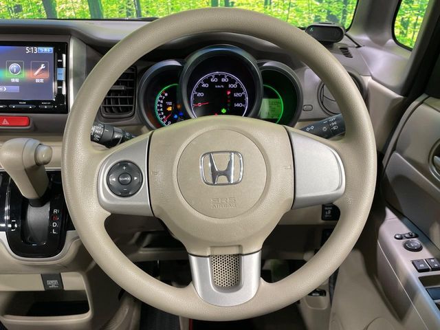 【ステアリングスイッチ】運転中、前方から目線をそらすことなく、オーディオ等の操作が可能な便利機能！安心＆快適なドライブを演出してくれます♪