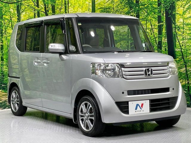 大好評のボディコーティング「弾スプラッシュコート」もご納車までに施工可能。通常のガラスコートと異なる、耐久年数6年の無機質ガラスコーティングが、ボディをキレイな状態に保ってくれます。
