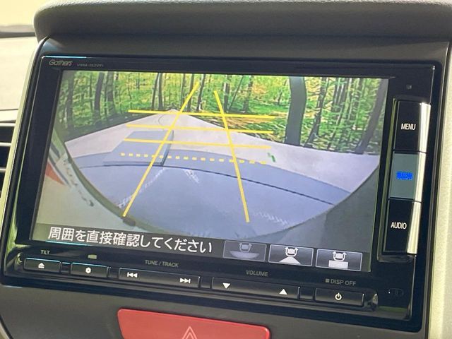 【バックカメラ】駐車時に後方がリアルタイム映像で確認できます。大型商業施設や立体駐車場での駐車時や、夜間のバック時に大活躍！運転スキルに関わらず、今や必須となった装備のひとつです！