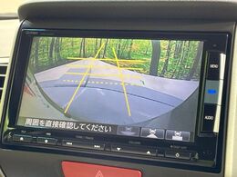 【バックカメラ】駐車時に後方がリアルタイム映像で確認できます。大型商業施設や立体駐車場での駐車時や、夜間のバック時に大活躍！運転スキルに関わらず、今や必須となった装備のひとつです！