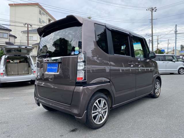 当店では一台一台丁寧にしっかりとルームクリーニングを行っております。またご納車の前にも再度この作業を行います。内装はもちろん外装もピカピカな状態でご納車できるよう心がけております！