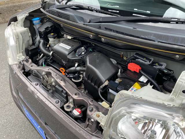 エンジンルームも綺麗にクリーニングをしてお客様のご来店を心よりお待ち致しております。